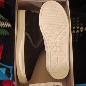 Minnetonka women's Wilder black shoe